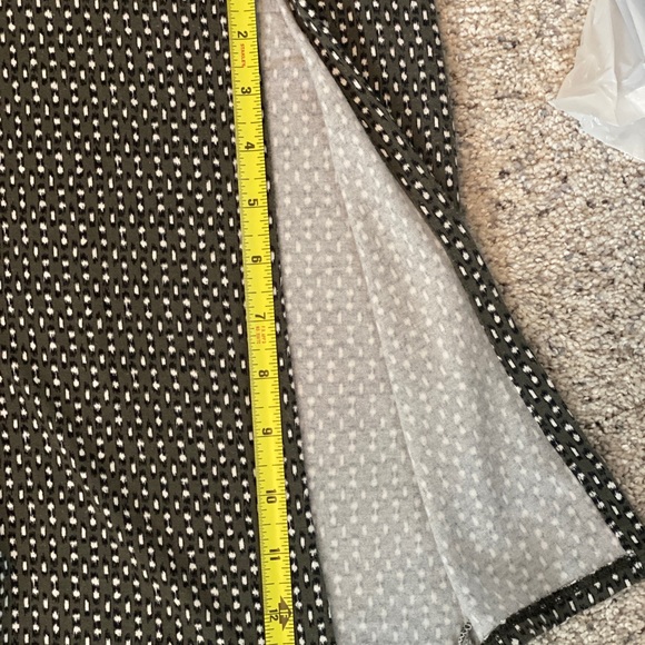 Sleeveless JJill MP blouse. Tunic style with vent on side front. - Picture 7 of 9